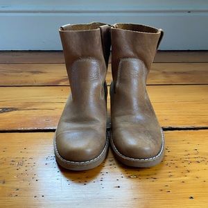 Womens Roots Boots brand Shorties with soft sole.